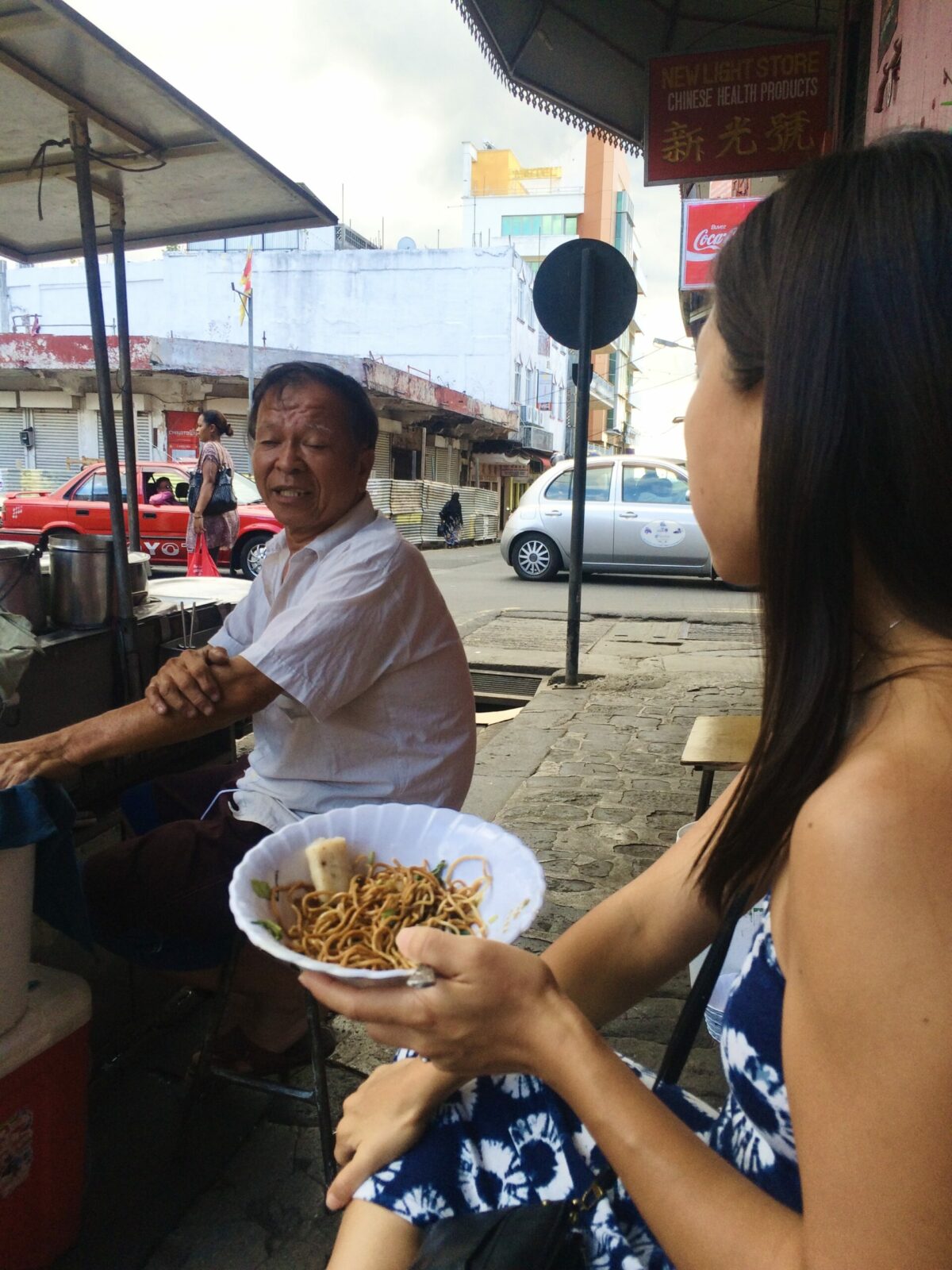 Marchand boulettes - Mr. Arthur (aka Gros Piti) and me with a bowl of Mauritian fried noodles.