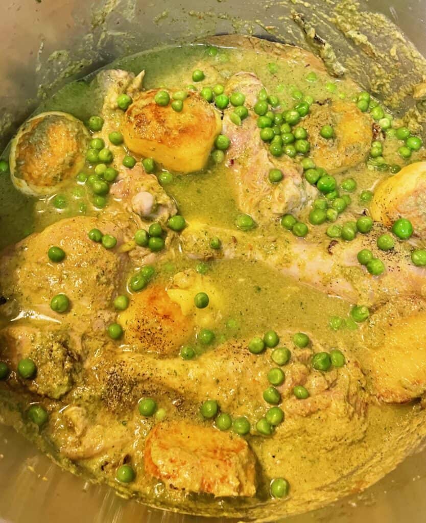 Marinaded chicken thighs and drumsticks mixed with briani sauce and peas.