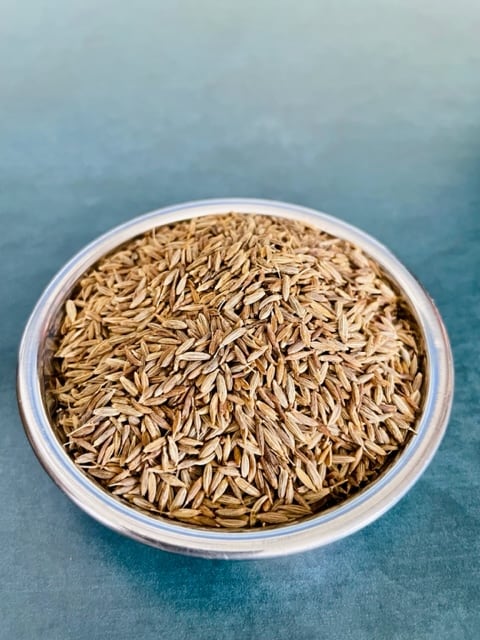 Cumin seeds in bowl. Cumin in Creole: ti l'anis (tilani)